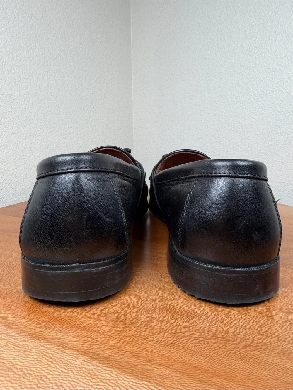 Johnston Murphy Loafers Black Leather Tassel Kiltie Apron Round Toe Shoes 9.5M